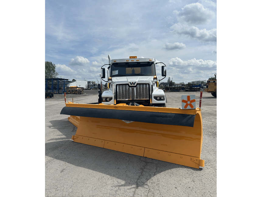 Camion Western Star 47 avec aile de côté